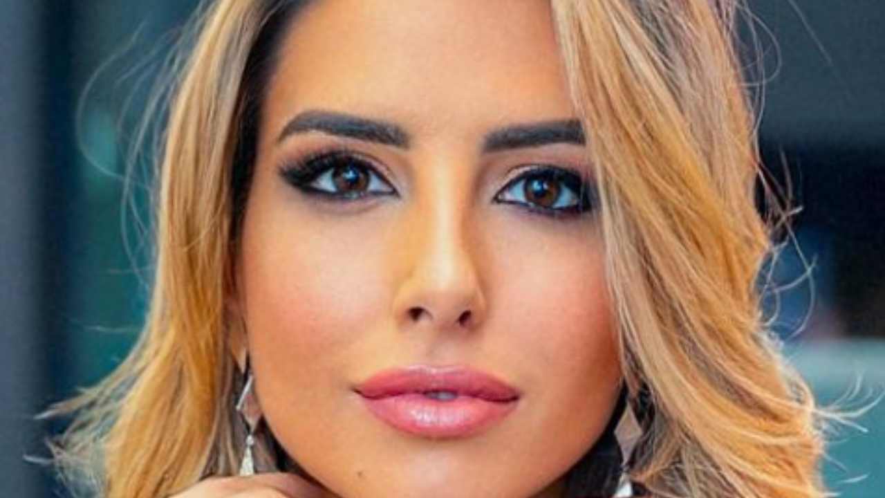 Giorgia Rossi, scollatura da infarto: la giornalista incanta i fan così Giorgia Rossi, scollatura da infarto: la giornalista incanta i fan così