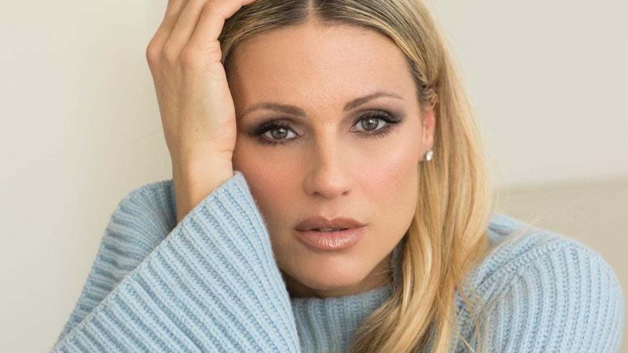 Michelle Hunziker, vestita così fa sognare: “Sei una dea” Michelle Hunziker, vestita così fa sognare: “Sei una dea”