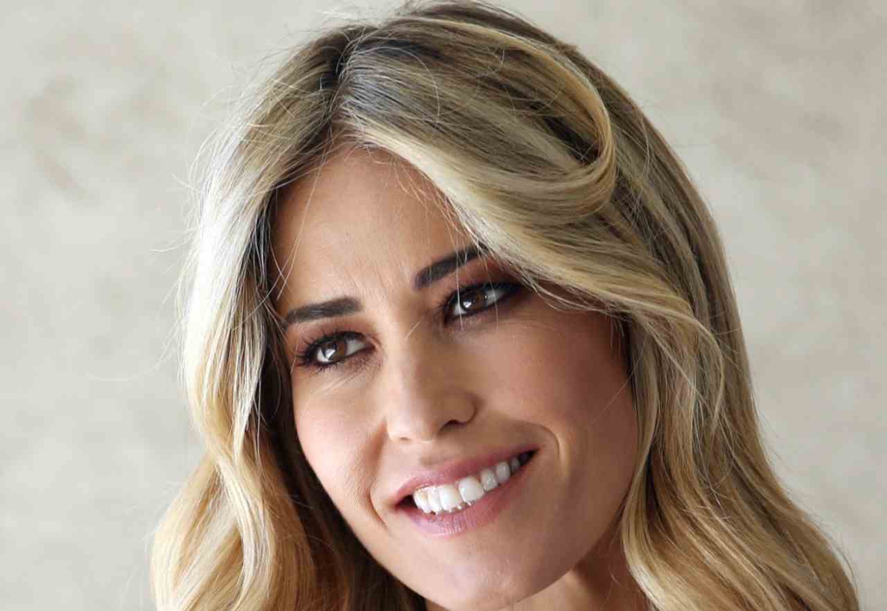 Elena Santarelli, allenamento bollente in palestra: lato B in bella mostra