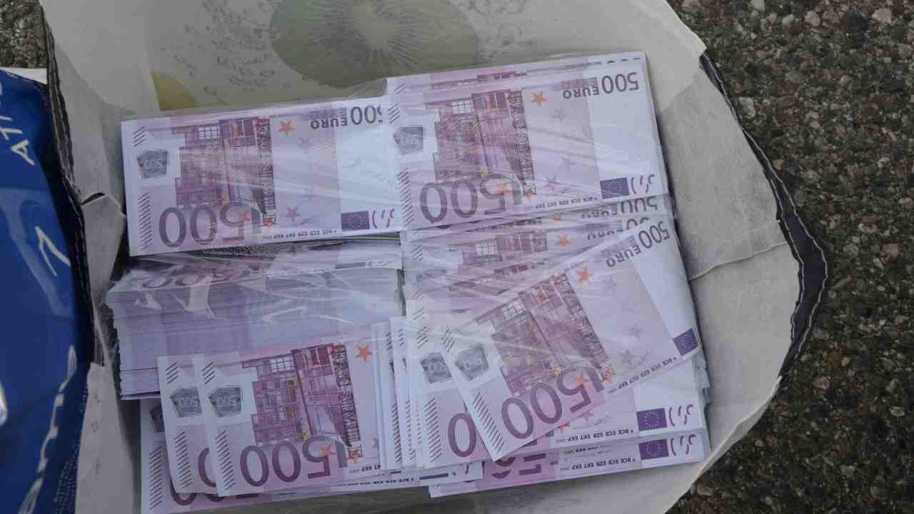 Calcio scommesse soldi (Ansa Foto)