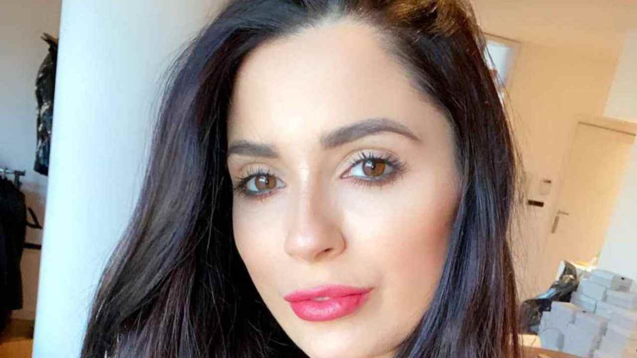 Alessia Macari, il bikini è troppo piccolo: l’estate è già iniziata Alessia Macari, il bikini è troppo piccolo: l’estate è già iniziata