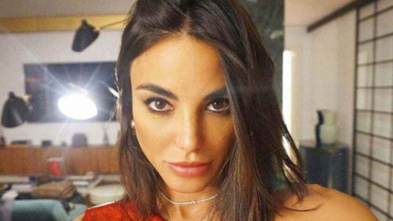Chiara Biasi più bollente del sole: fan con gli occhi di fuori Chiara Biasi più bollente del sole: fan con gli occhi di fuori