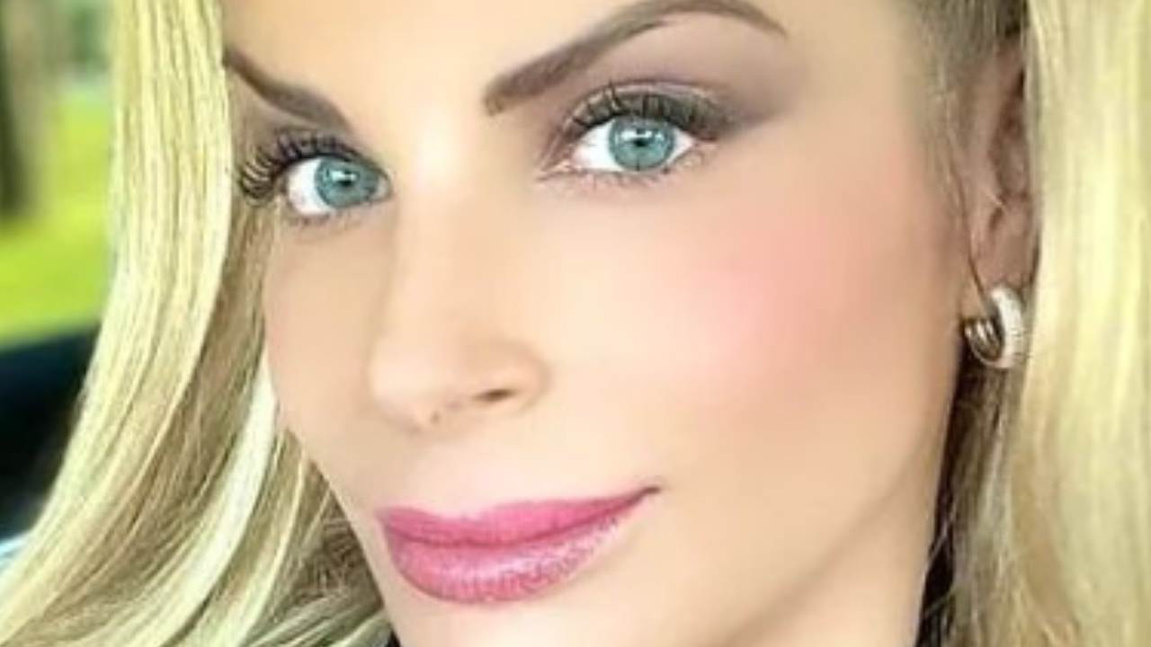 Francesca Cipriani, il vestito sta per esplodere: ecco cosa succede se zoomi Francesca Cipriani, il vestito sta per esplodere: ecco cosa succede se zoomi