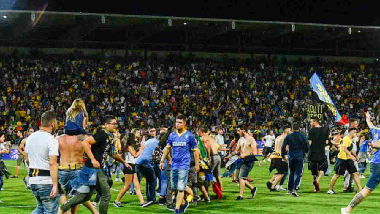 Invasione campo Millwall (LaPresse)