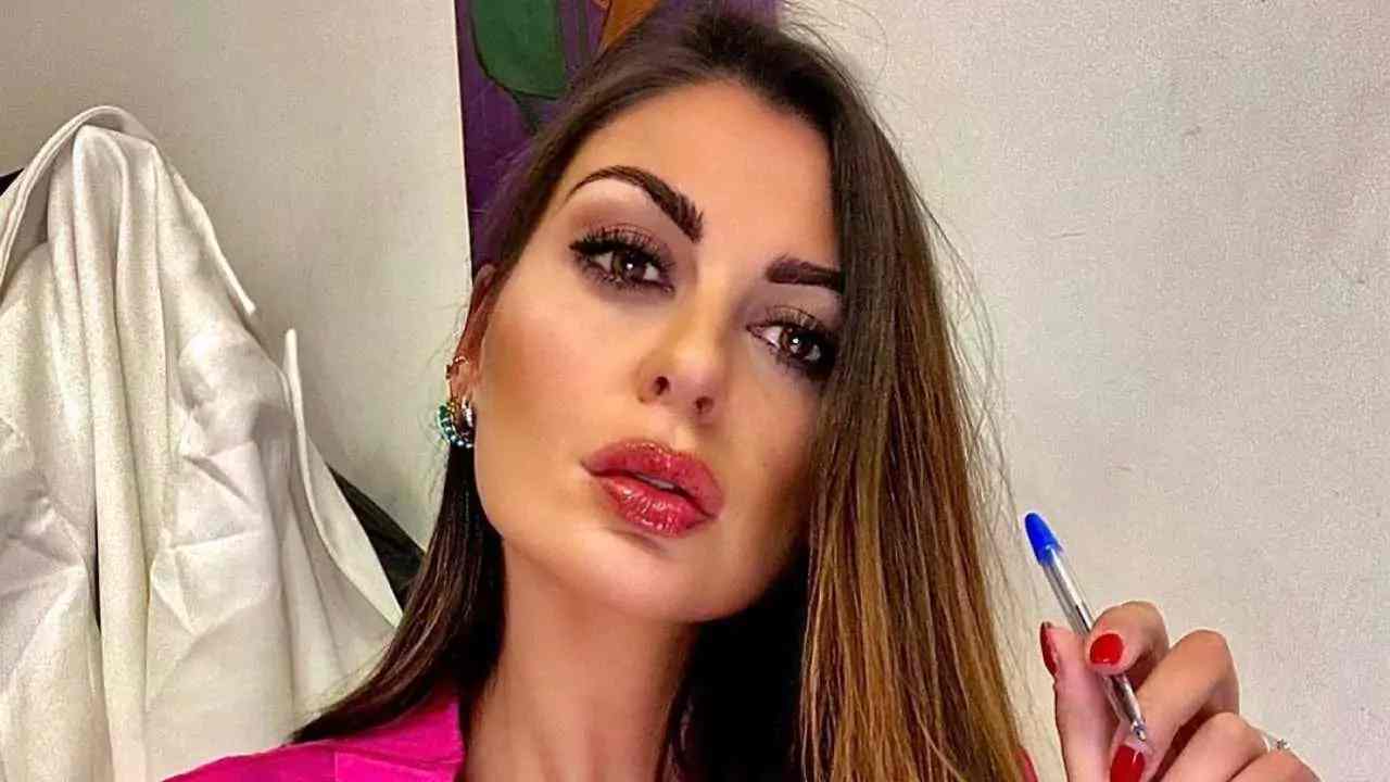 Jolanda De Rienzo già pronta per l’estate: la sua preparazione bollente Jolanda De Rienzo già pronta per l’estate: la sua preparazione bollente