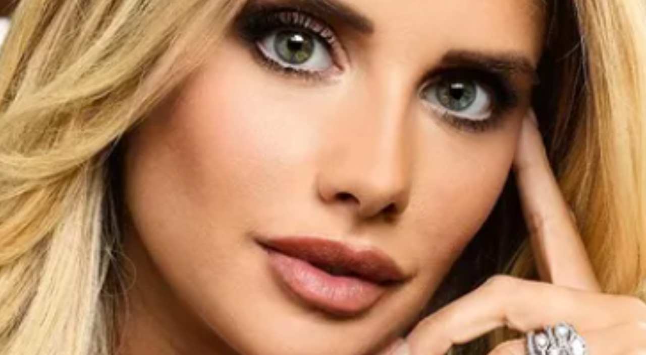 Michela Persico, l’abito da sera è mozzafiato: ecco cosa succede se ingrandisci Michela Persico, l’abito da sera è mozzafiato: ecco cosa succede se ingrandisci