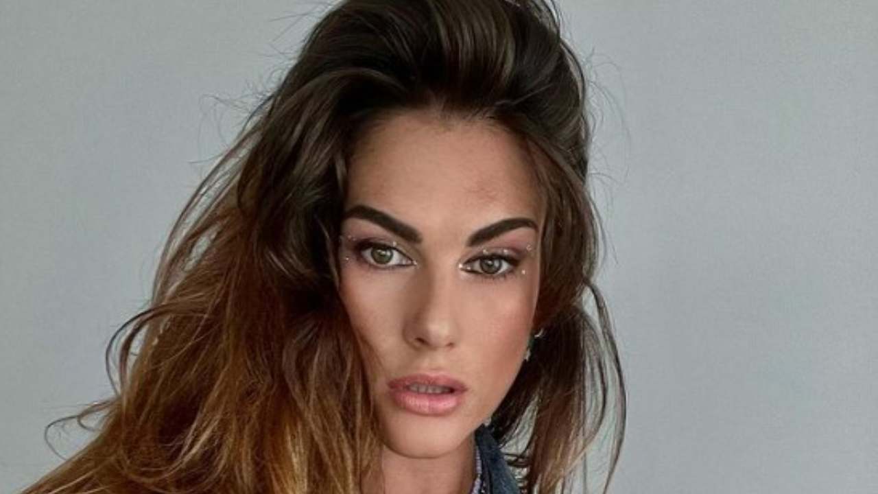 Francesca Sofia Novello, il bikini sulla barca fa esplodere di gioia i