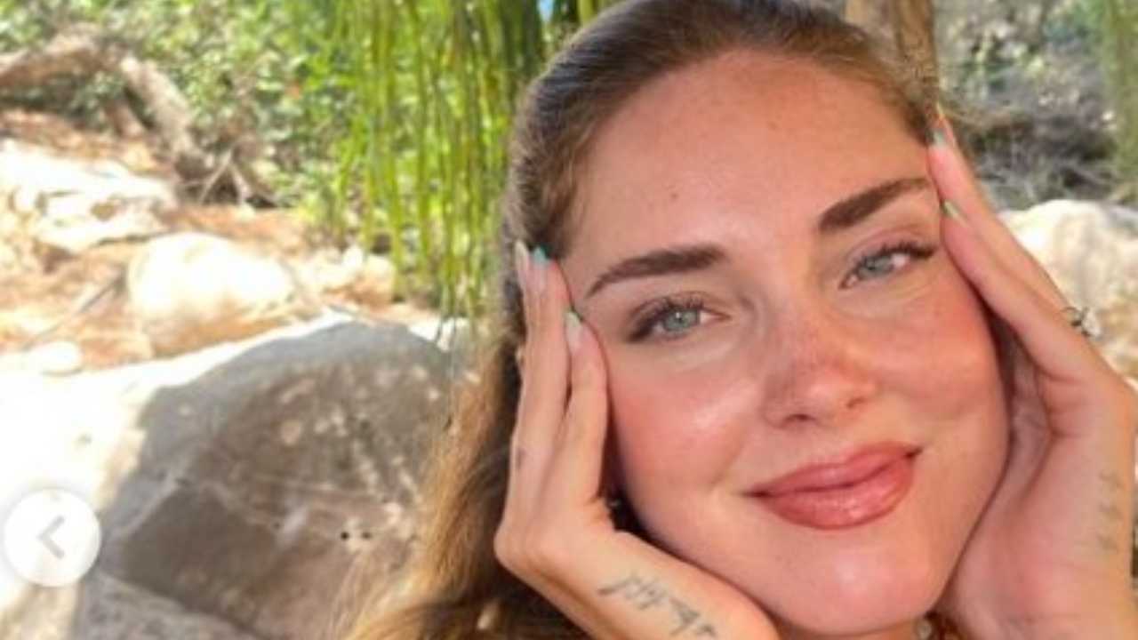 Chiara Ferragni, il body rosa lascia poco spazio all’immaginazione: si vede tutto Chiara Ferragni, il body rosa lascia poco spazio all’immaginazione: si vede tutto