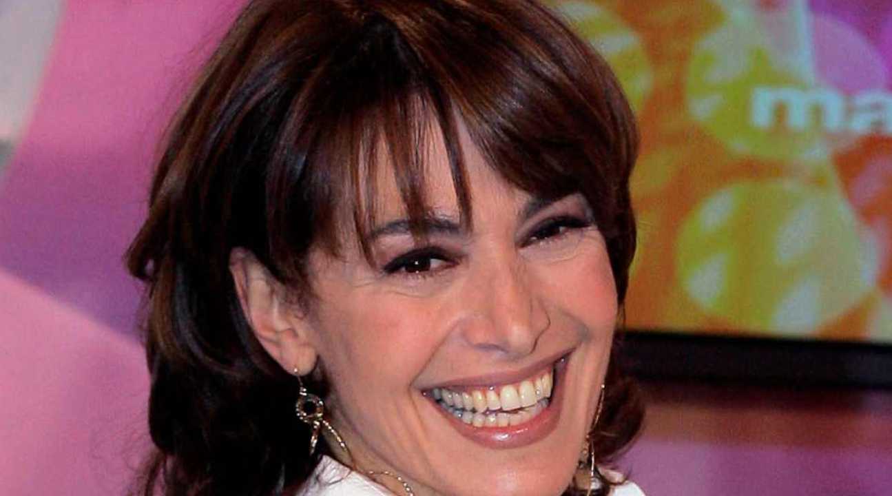Barbara D'Urso | il vestito si apre sempre di più - Vimarsana News