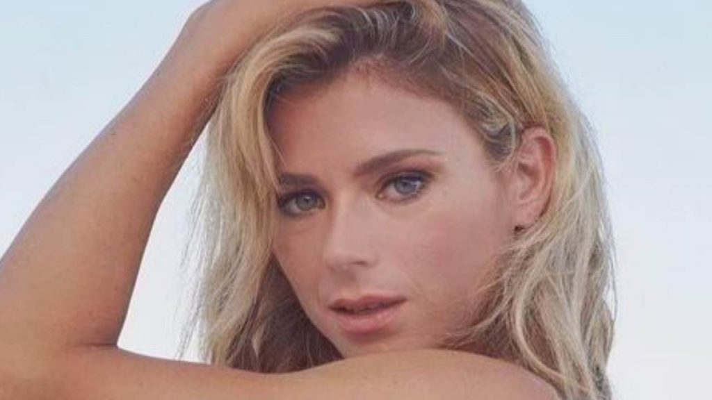 Camila in posa da modella il vestitino striminzito non copre il lato B » Juve Dipendenza Camila in posa da modella il vestitino striminzito non copre il lato B » Juve Dipendenza