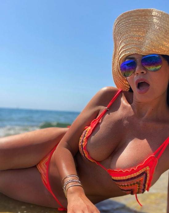 Laura Torrisi, il bikini si rimpicciolisce troppo: la prevedibile conseguenza » Juve Dipendenza