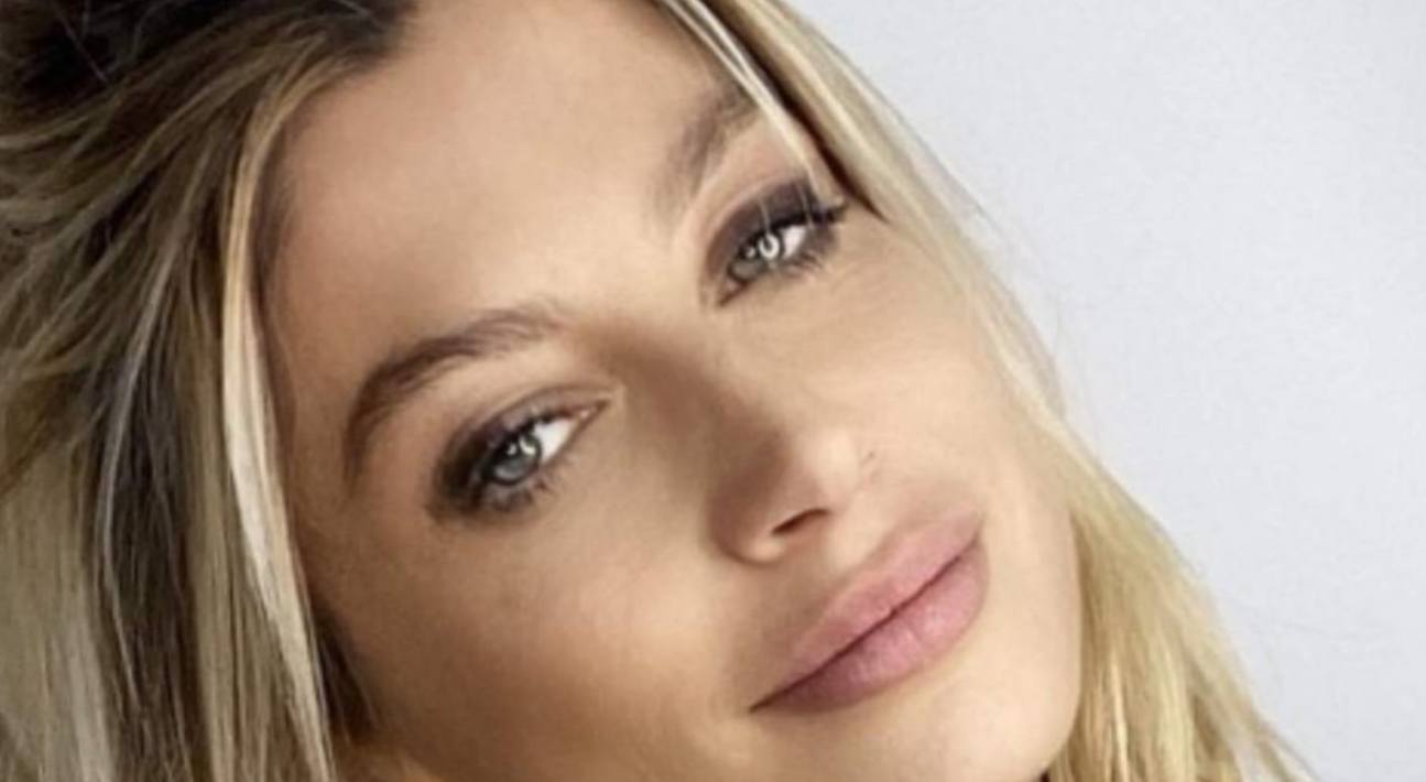 Maddalena Corvaglia come Baywatch: corre a salvarti così (Foto) Maddalena Corvaglia come Baywatch: corre a salvarti così (Foto)