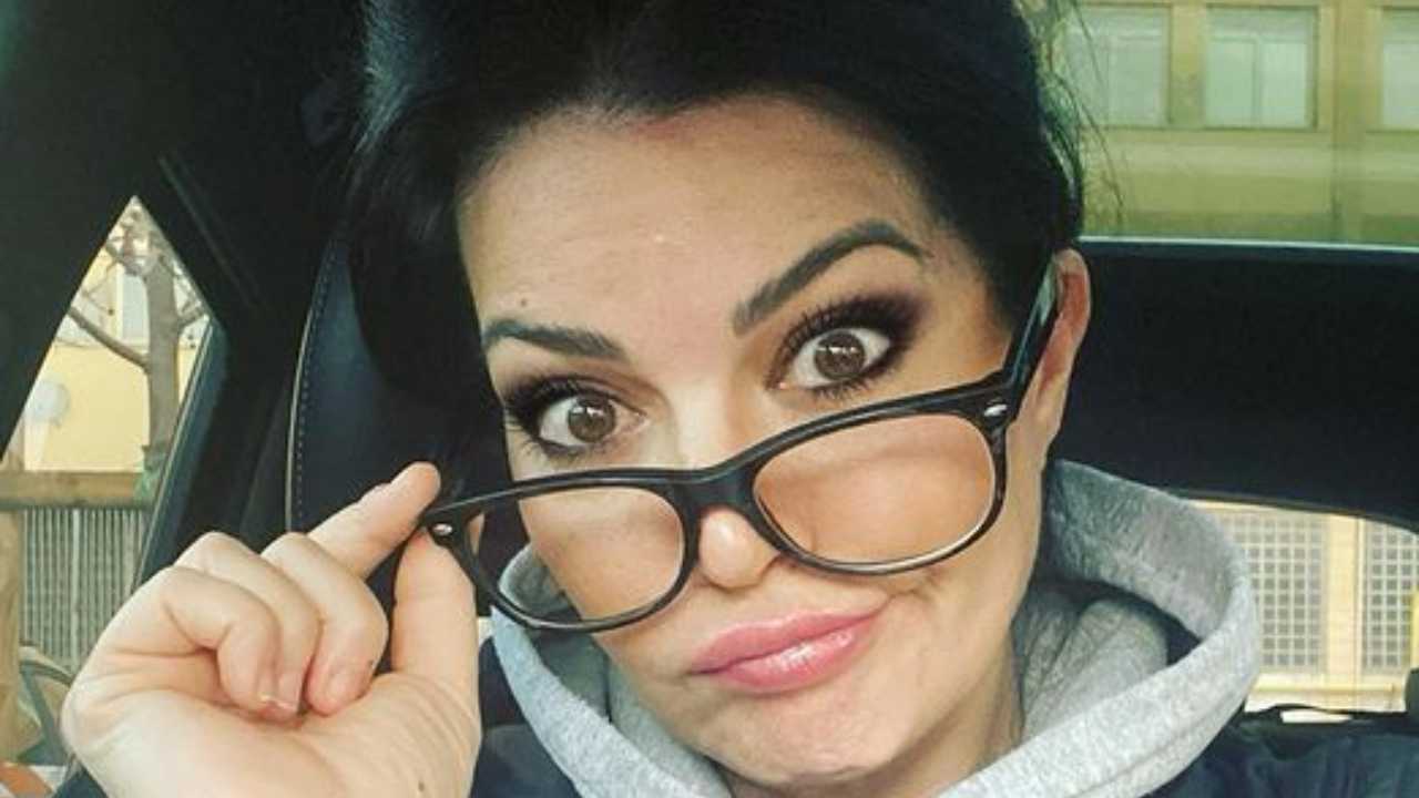Laura Torrisi è incantevole in bikini: la spiaggia è tutta per lei Laura Torrisi è incantevole in bikini: la spiaggia è tutta per lei