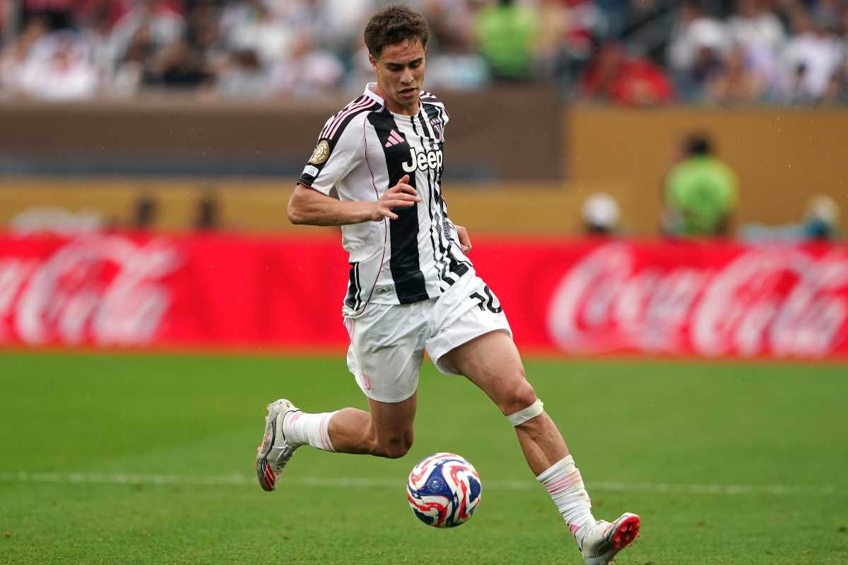 Kenan Yildiz con la maglia della Juventus